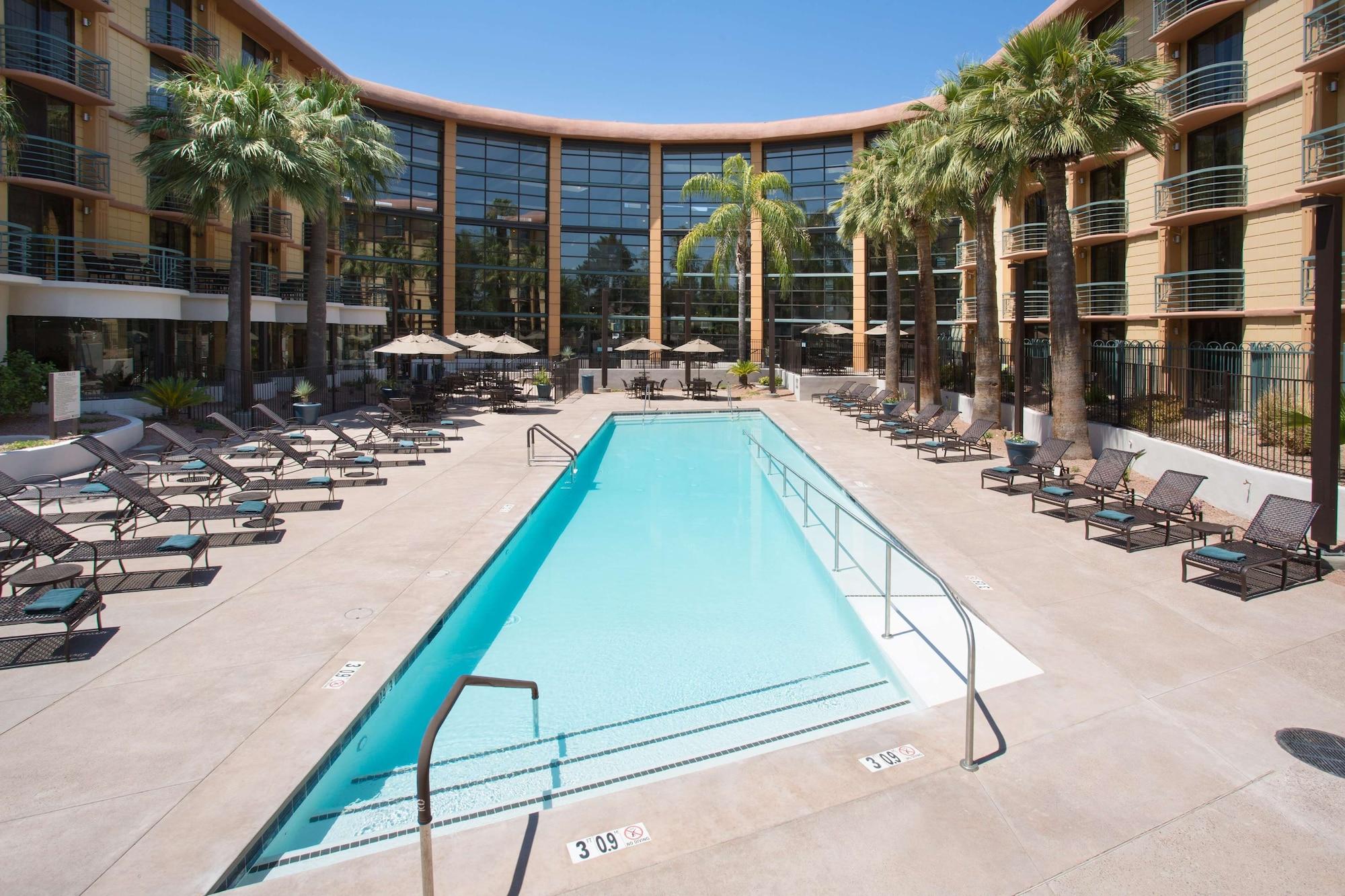 Embassy Suites By Hilton Phoenix Biltmore Экстерьер фото