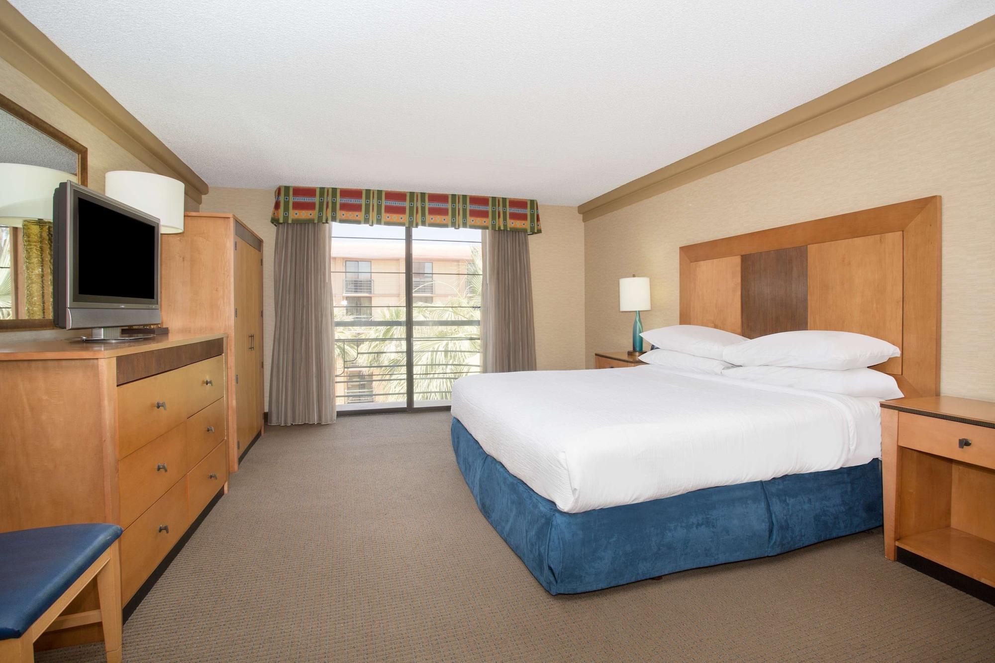 Embassy Suites By Hilton Phoenix Biltmore Экстерьер фото
