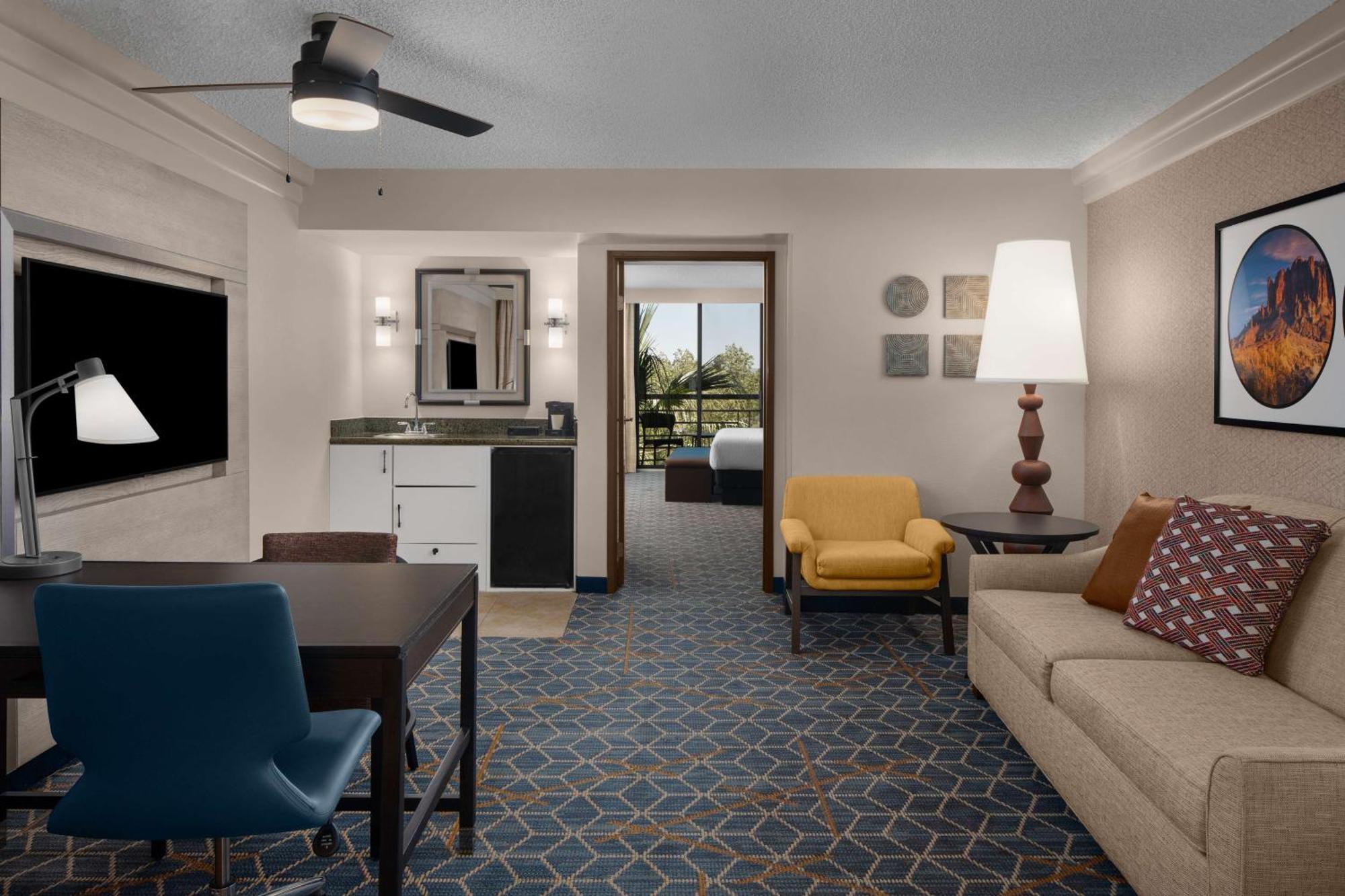 Embassy Suites By Hilton Phoenix Biltmore Экстерьер фото