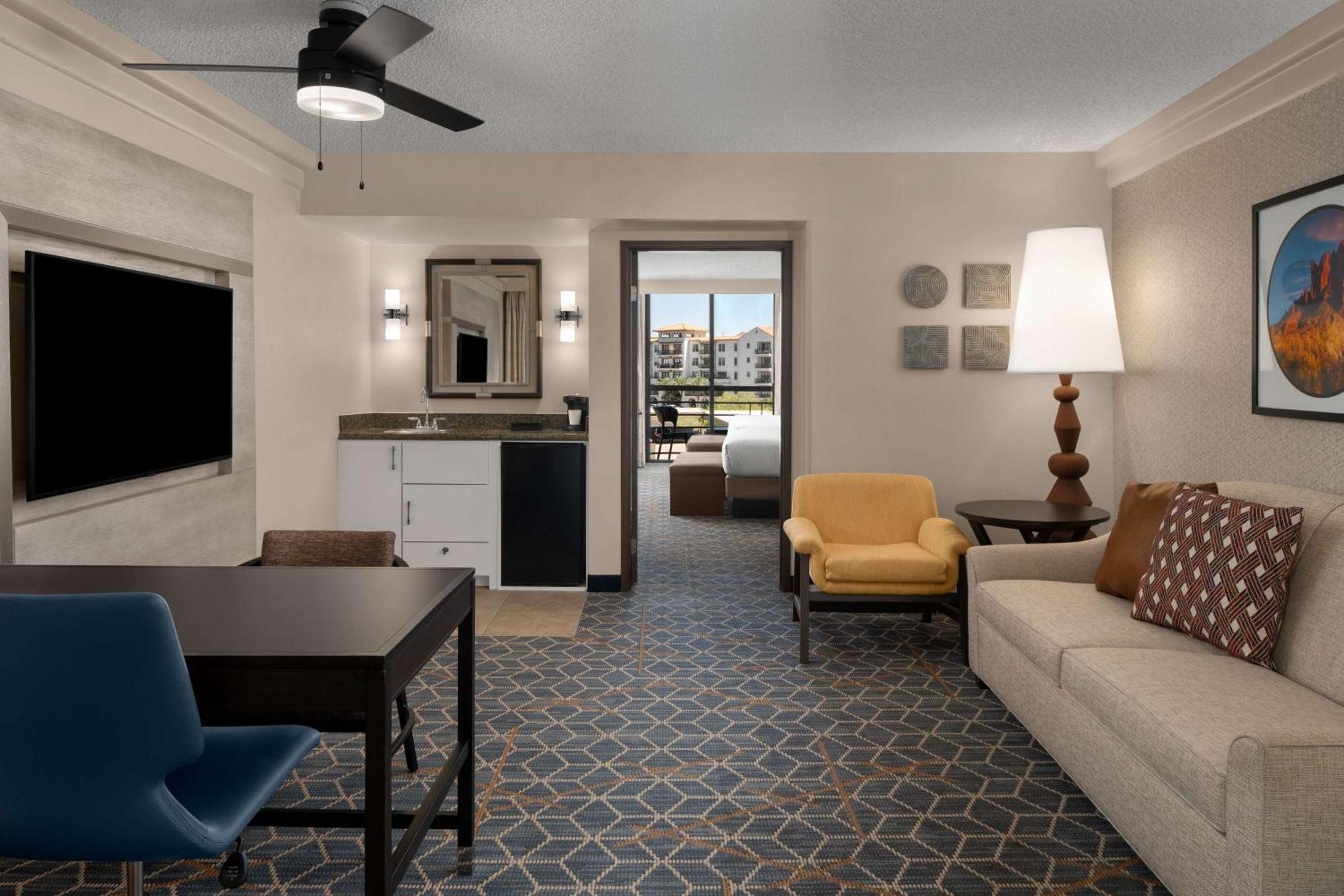 Embassy Suites By Hilton Phoenix Biltmore Экстерьер фото