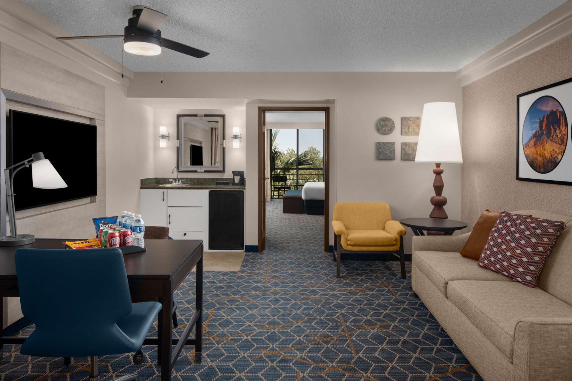 Embassy Suites By Hilton Phoenix Biltmore Экстерьер фото