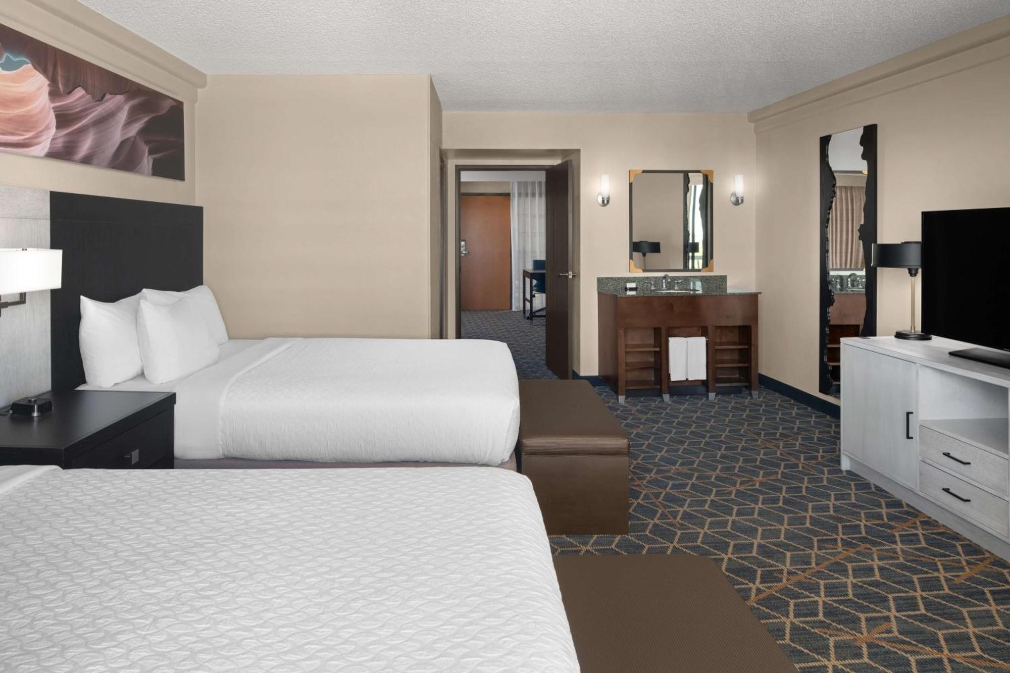 Embassy Suites By Hilton Phoenix Biltmore Экстерьер фото