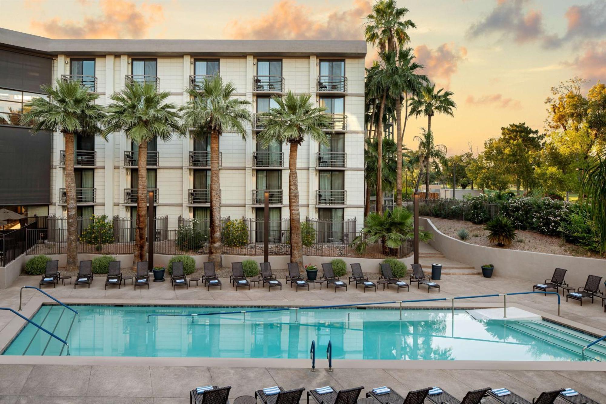 Embassy Suites By Hilton Phoenix Biltmore Экстерьер фото