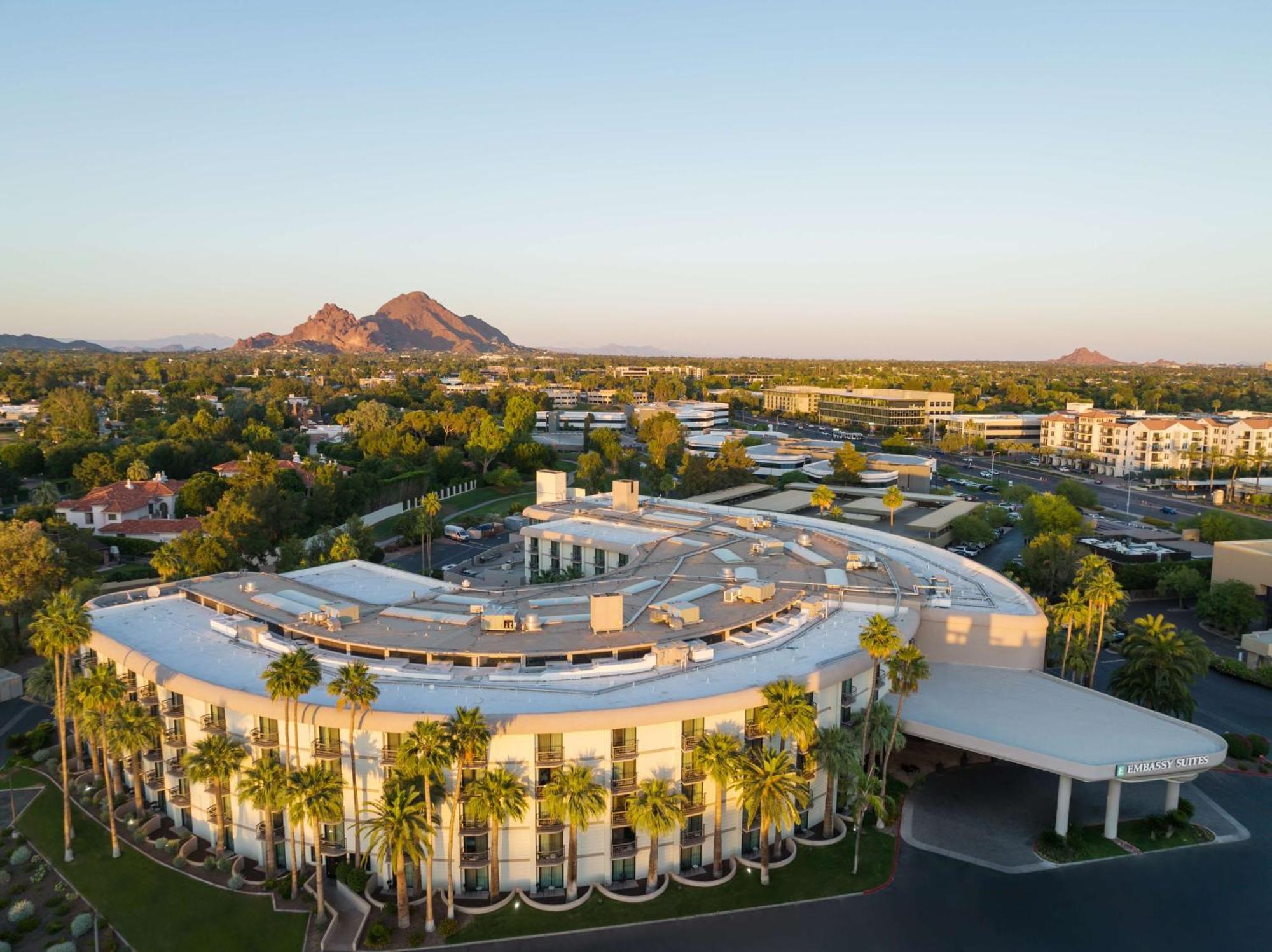 Embassy Suites By Hilton Phoenix Biltmore Экстерьер фото