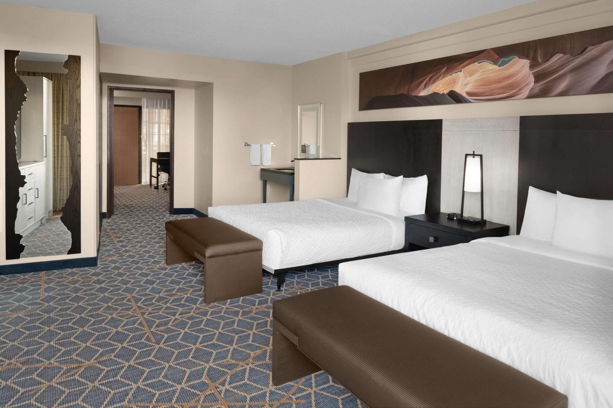Embassy Suites By Hilton Phoenix Biltmore Экстерьер фото